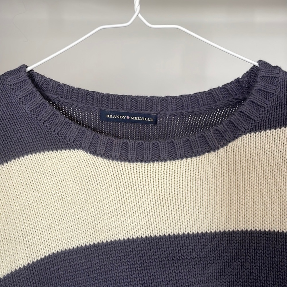 BRANDY MELVILLE STRIPPED SWETAER